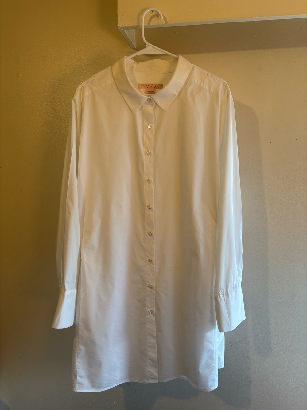 Women’s White Longline Button-Front Blouse